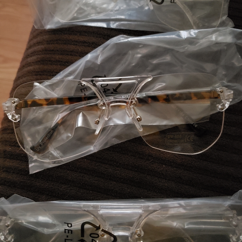 CLEAR RIMLESS SUNNIES